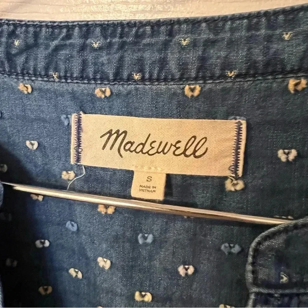 Madewell Blue Chambray Blouse with Embroidered Dots/Hearts Womens Size Small GUC - Picture 2 of 6